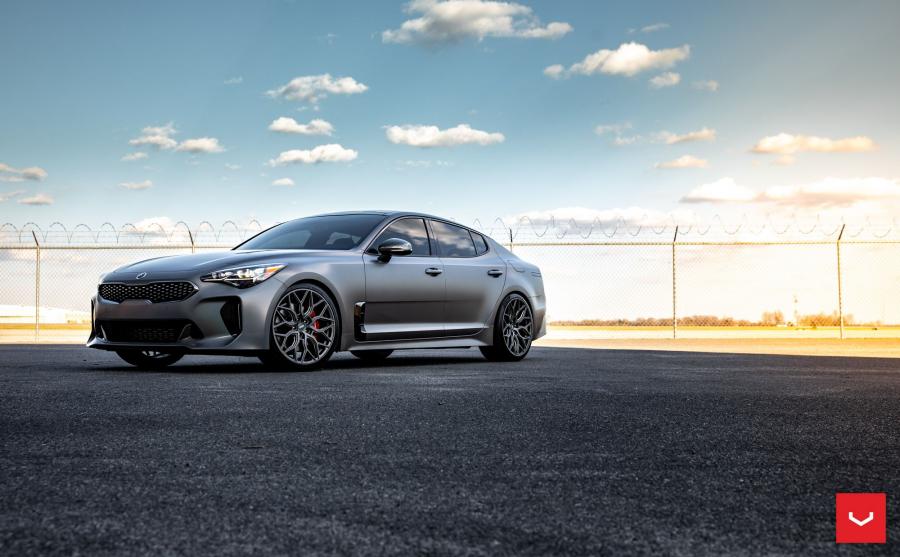  Kia Stinger GT on Vossen Wheels (HF-2) 2019 года  (фото 6 из 26)